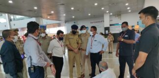एयरपोर्ट में धरने पर बैठे CM भूपेश बघेल, भारी पुलिस बल तैनात