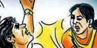 मनचले ने की किन्नर के साथ छेड़छाड़, जमकर हुई धुनाई