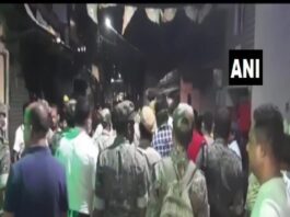 पश्चिम बंगाल: दुर्गा विसर्जन से लौट रहे लोगों पर बम से हमला, वाहनों में की गई तोड़फोड़