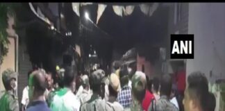 पश्चिम बंगाल: दुर्गा विसर्जन से लौट रहे लोगों पर बम से हमला, वाहनों में की गई तोड़फोड़