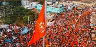 कवर्धा में जिस बात पर हुआ था दंगा, उसी शहर में साधु-संतों ने फहराया 108 फीट ऊंचे खंभे पर भगवा झंडा