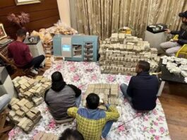 नोटों से खचाखच भरी अलमारियां: कारोबारी के ठिकानों पर जीएसटी छापा, मिला इतना कैश कि 24 घंटे से जारी है नोटों की गिनती… 4 मशीनें कम पड़ीं