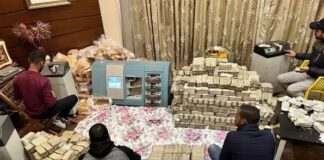 नोटों से खचाखच भरी अलमारियां: कारोबारी के ठिकानों पर जीएसटी छापा, मिला इतना कैश कि 24 घंटे से जारी है नोटों की गिनती… 4 मशीनें कम पड़ीं