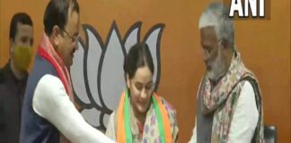 अपर्णा यादव हुईं बीजेपी में शामिल, मुलायम की छोटी बहू का अखिलेश को बड़ा झटका