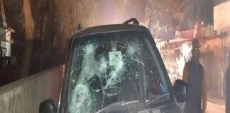 अयोध्या में सपा-भाजपा कैंडिडेट के समर्थक आपस में भिड़े… हवाई फायरिंग और गाड़ियों में भीषण तोड़फोड़…