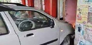 तेज़ रफ़्तार कार दुकान में जा घुसी, जांच में जुटी पुलिस