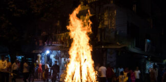 Holi 2022: होली कब है? जानें होलिका दहन का शुभ मुहूर्त और पूजा विधि