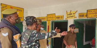 इस शहर में वोटिंग बाधित, शरारती तत्वों ने EVM में डाली फेविक्विक
