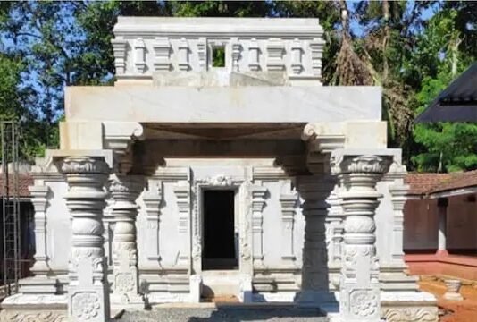 मिसाल! 800 साल पुराने मंदिर के लिए साथ आए गांव के हिंदू-मुस्लिम, 2 करोड़ रु. जुटाकर दे रहे नया रूप