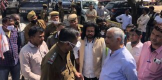 जब गैंगरेप पीड़िता के लिए धरने पर बैठ गए बीजेपी सांसद, फिर..