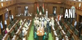 अरविंद केजरीवाल पर टिप्पणी को लेकर विधानसभा में हंगामा, स्पीकर ने BJP के 3 विधायकों को किया सस्पेंड