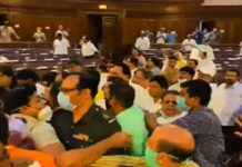 बंगाल विधानसभा में सत्ता पक्ष और विपक्षी के बीच मारपीट, भाजपा के 5 MLA सस्पेंड