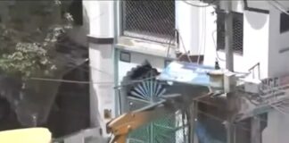 ब्रेकिंग: सुप्रीम कोर्ट के रोक के आदेश रोक के बाद भी जहांगीरपुरी में अवैध निर्माण को ध्वस्त कर रहे बुलडोजर