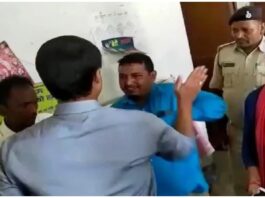 थप्पड़बाज SDM: महिला की जगह पति काम कर रहा था दफ्तर में, देखकर आग बबूला हुए एसडीएम, दनादन बरसाए थप्पड़…