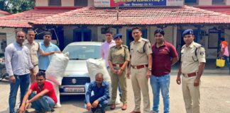 कॉलेज के पास गांजा बेचते दुकानदार गिरफ्तार