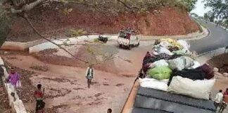 बड़ा हादसा: बस पलटने से 15 यात्री हुए घायल, 6 लोगों की हालत गंभीर