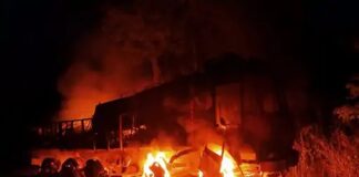 CG-तेलंगाना बॉर्डर पर हादसा : कैंप का सामान लेकर जा रहा CRPF का ट्रक हाईटेंशन तार की चपेट में आया…जलकर खाक