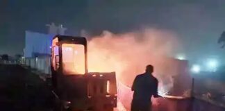 मिक्चर मशीन को लगाई आग, आरोपियों की तलाश में जुटी पुलिस