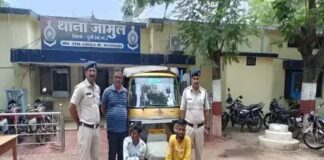 कॉलेज के पास मोबाइल छीनने वाले गिरफ्तार, कब्जे से पुलिस ने किया ऑटो बरामद