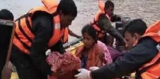 नदी किनारे कराई गई महिला की डीलवरी, जच्चा-बच्चा दोनों स्वस्थ