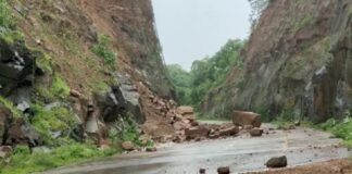इस नेशनल हाईवे पर गिरी विशाल चट्टान, बंद हुआ मुख्य मार्ग