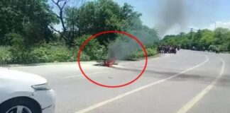 चलती बाइक में आग, हाइवे पर ये नजारा देख सहम गए लोग