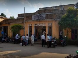 तहसील ऑफिस के सामने युवक ने शुरू किया मौन सत्याग्रह, जाने वजह