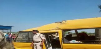 टीचर और बच्चों से भरी बस हुई दुर्घटनाग्रस्त, 7 की हालत गंभीर