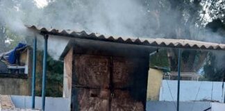 डेली नीड्स की दुकान पर असामाजिक तत्वों ने लगाई आग.. दुकान पर रखा सारा सामान जलकर हुआ खाक