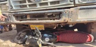 छात्र और छात्रा घायल, हाइवा ने बाइक को मारी ठोकर