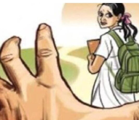 शिक्षक पर गंदी हरकत करने के आरोप.. मामले को दबाने को लेकर सवालों के घेरे में शिक्षा विभाग
