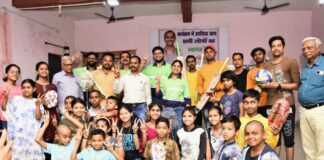 बालको ने विश्व एथलेटिक्स दिवस पर किया खेल सामग्री का वितरण