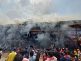 कोरबा ब्रेकिंग : टीपी नगर में लगी भीषण आग.. कई दुकानें और बैंक आए चपेट में